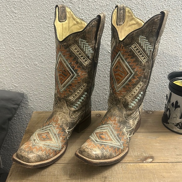 Corral Shoes - Size 9 women’s corral boots. Square toe